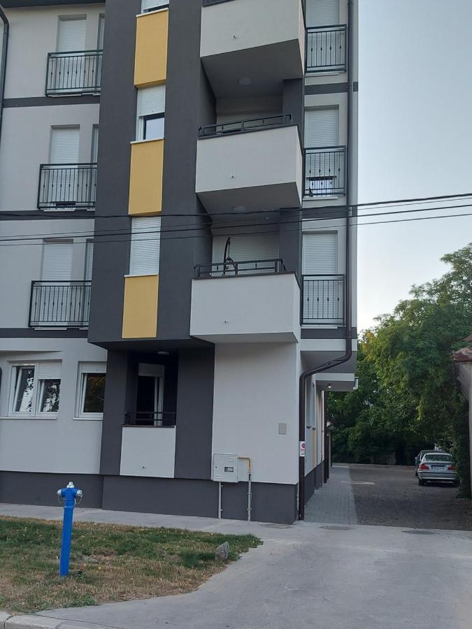 # Espresso 2 Apartman Sa Garazom Sremska Mitrovica Luaran gambar
